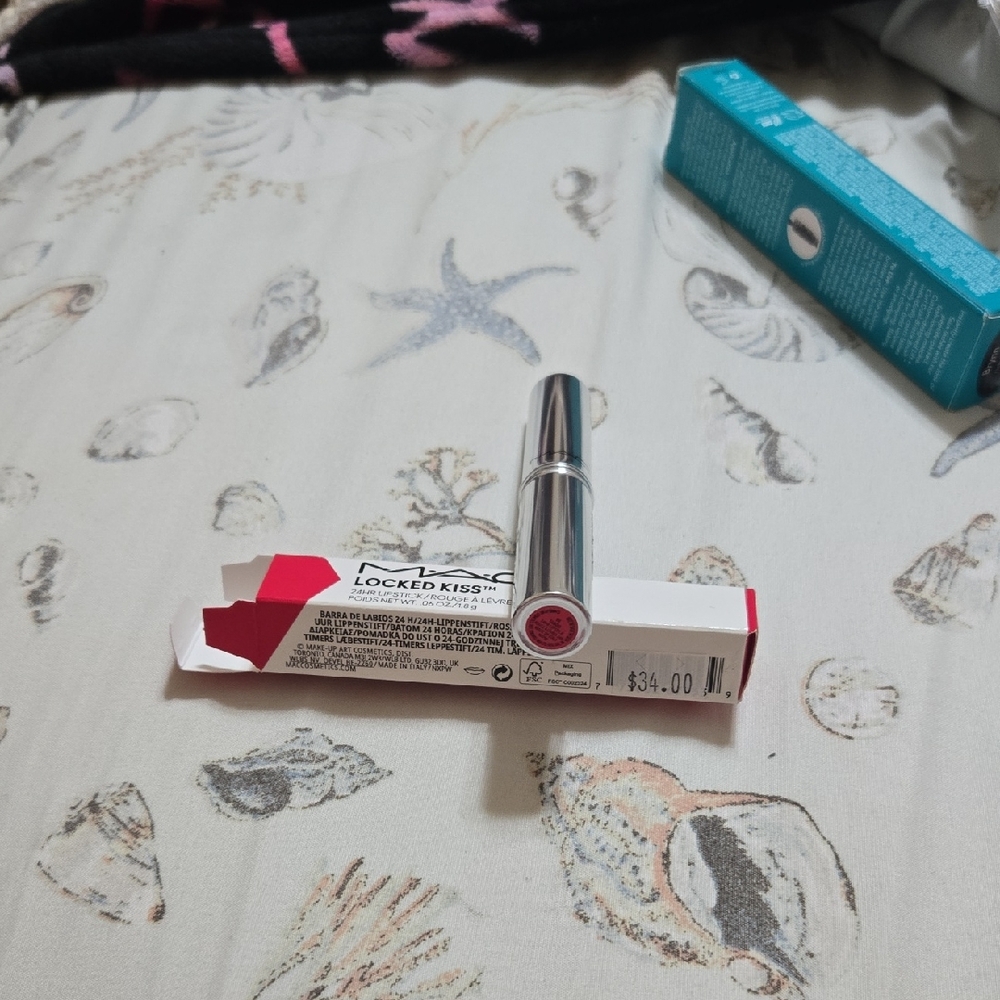 Lipstick - Vibrant Fuschia